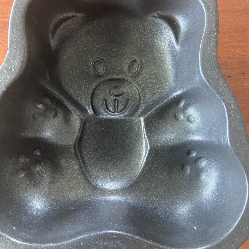 EUC - 2D mini teddy bear cake pan